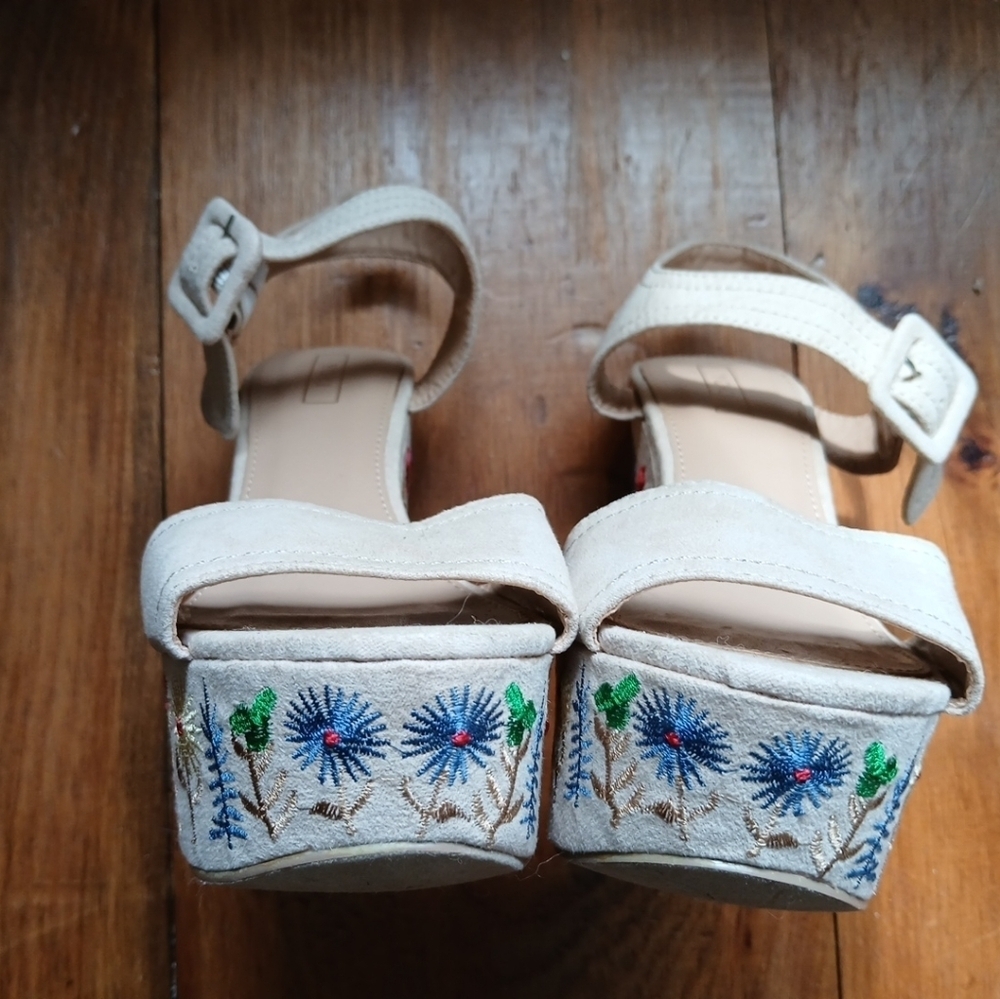 YOKI Vintage  Embroidered Floral Bohemian Platform Wedge Sandals Size 7 - Picture 8 of 10